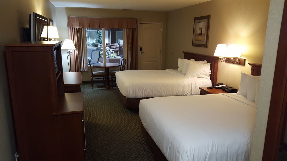 C'mon Inn&Suites Fargo Extérieur photo