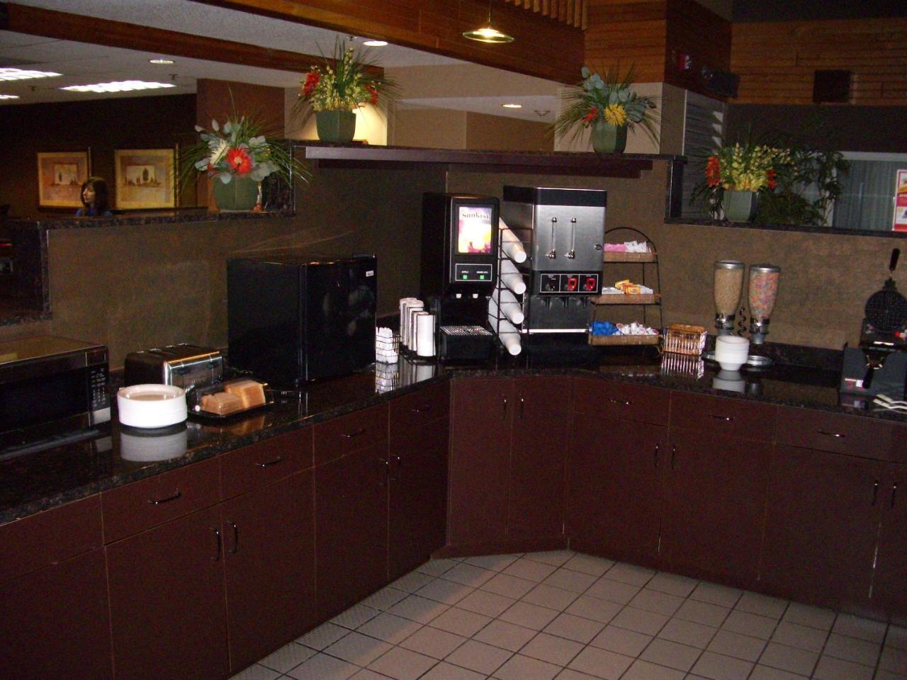 C'mon Inn&Suites Fargo Extérieur photo